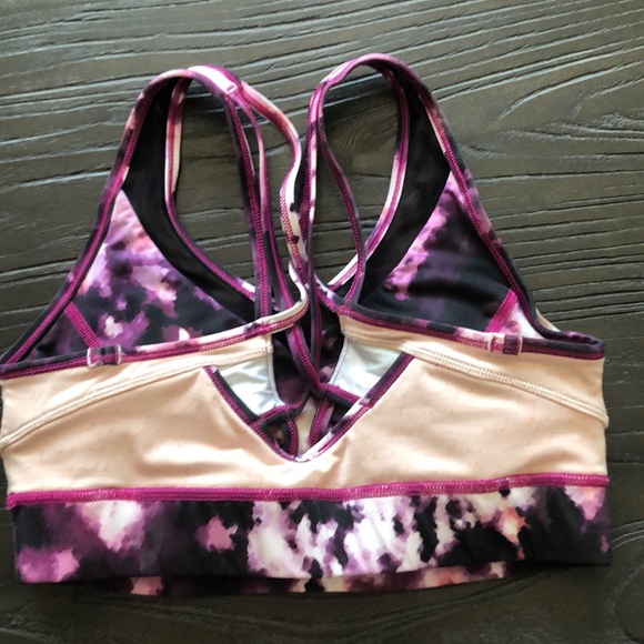 Lululemon women’s sports bra - Picture 16 of 16